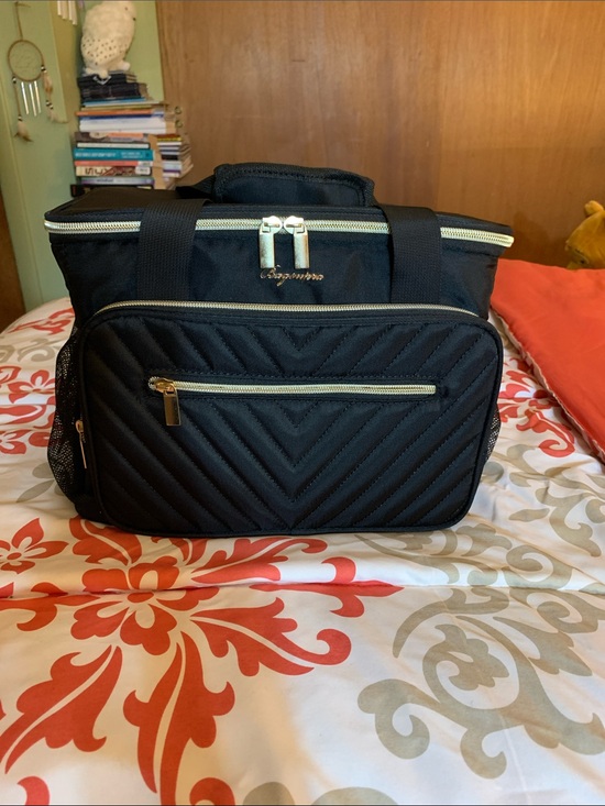 Bagsupra Handbags - NWOT Black Quilted Lunch Tote Bag with Gold Zippers